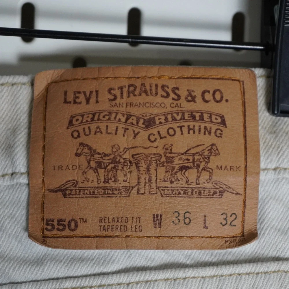 Vintage Levis 550 Relaxed Fit Tapered Leg Jeans Mens 36x32 Beige Denim Pants‎